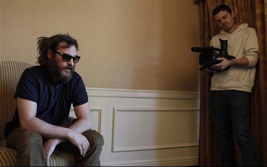 joaquin-phoenix_casey-affleck.jpg