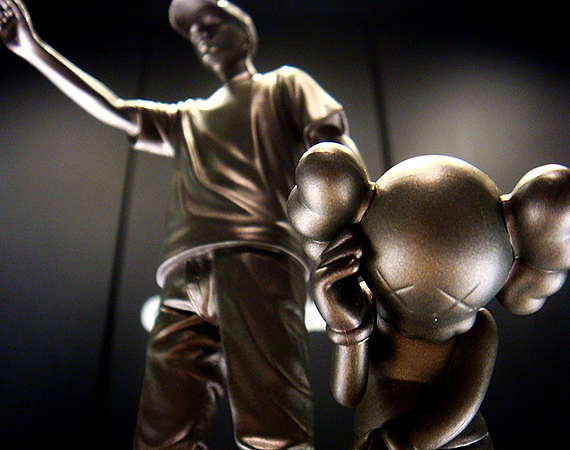 medicom-toy-kaws-partners-03