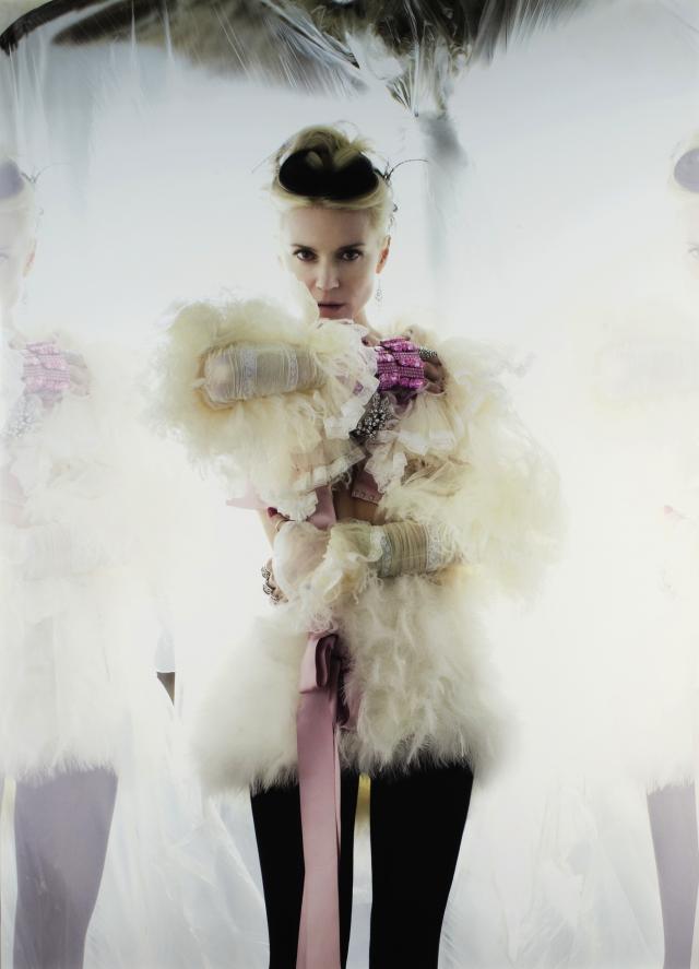 Daphne Guinness para Vogue britânica - março 2008 - copyright-mario testino 0