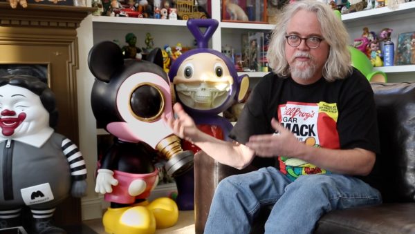 Ron English em sua casa em Beacon, N.York - still do documentário "Popping Up"
