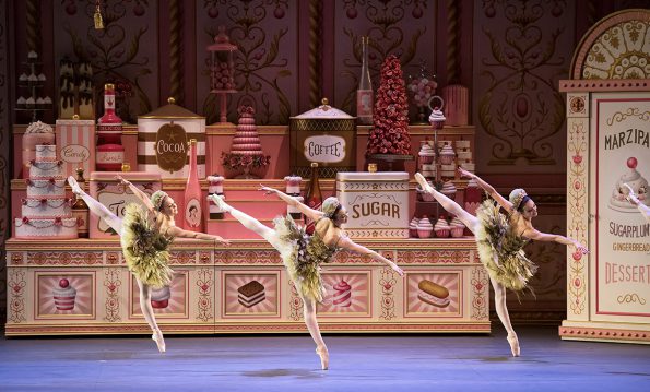 Mark Ryden faz cenários e figurino do balé Whipped Cream
