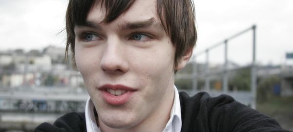 Nicholas Hoult está em Juventude à flor da pele