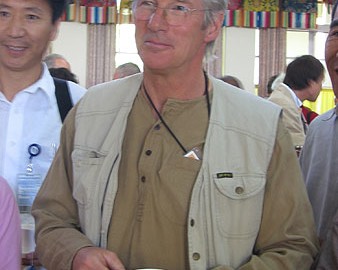 Chineses contra Richard Gere e a Fiat