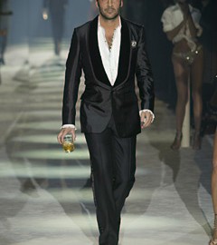 Tom Ford novamente na moda feminina