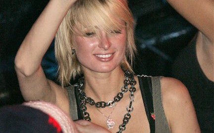Paris Hilton vai ter sua própria boate