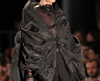 Preto incondicional no inverno 2009 de Lino Villaventura