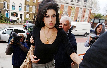 Amy Winehouse tem novas músicas rejeitadas pela Island