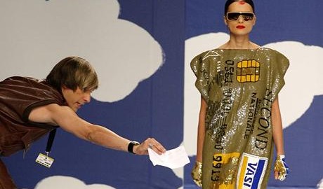 Sasha Baron Cohen agora é Brüno