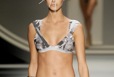 Lenny mostra porque vende moda praia brasileira no mundo todo