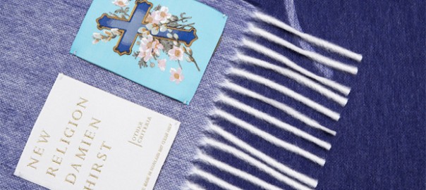 Cobertor é o novo múltiplo de Damien Hirst