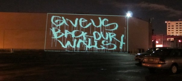 Grafiteiros protestam contra censura nos muros de Los Angeles