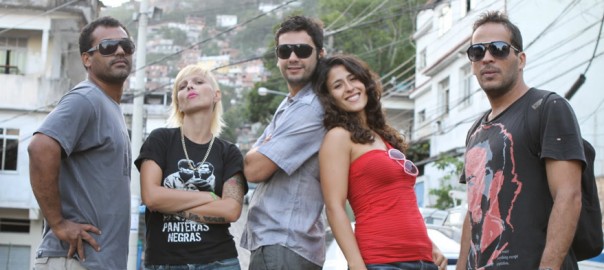 LUV sobe o morro e se põe de frente para paisagem paradisíaca