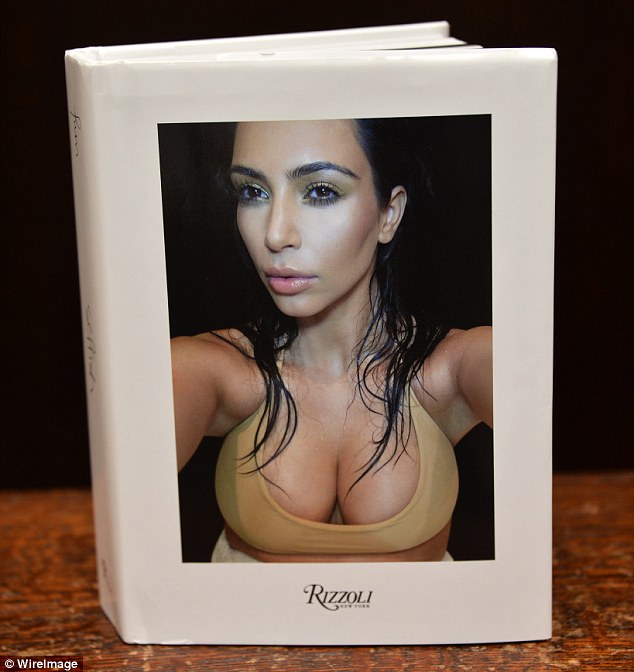 Livro Selfie de Kim Kardashian