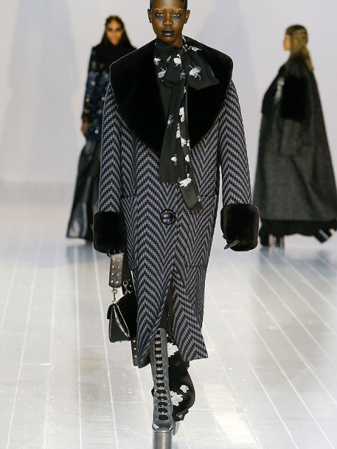 Lady Gaga e Kendall Jenner estrelam desfile de Marc Jacobs