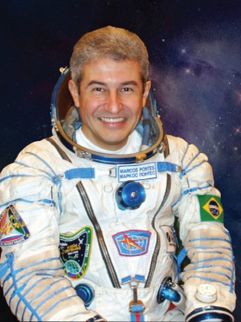Astronauta Marcos Pontes recebe turistas no Kennedy Space Center 