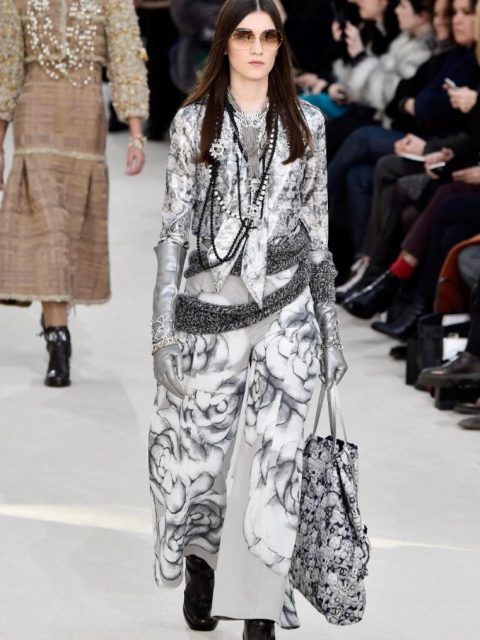 Confira o desfile de inverno Chanel 2017
