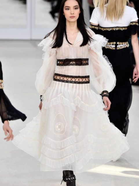 Confira o desfile de inverno Chanel 2017