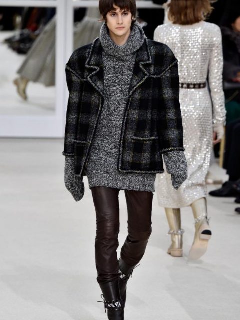 Confira o desfile de inverno Chanel 2017