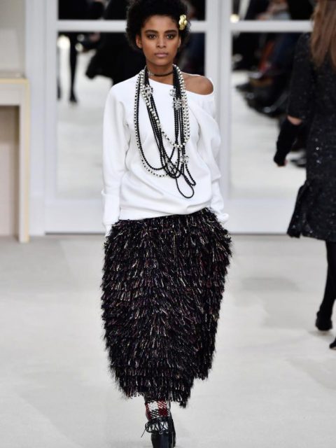 Confira o desfile de inverno Chanel 2017
