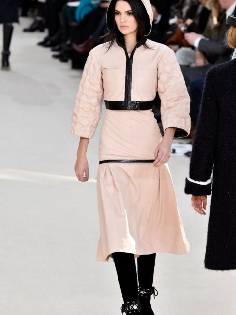 Confira o desfile de inverno Chanel 2017