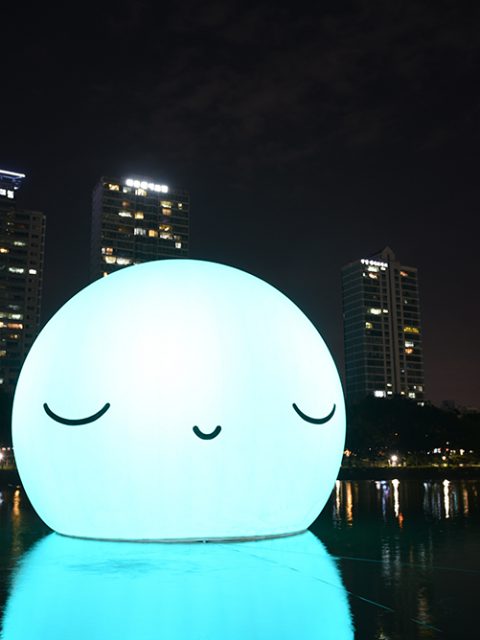 FriendsWithYou inaugura instalação gigante em Seul