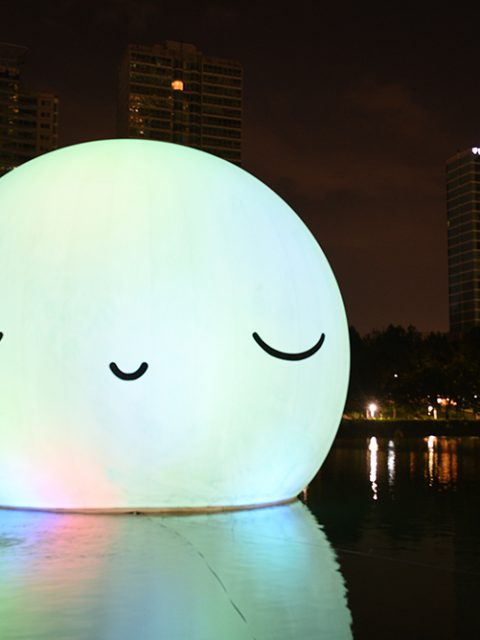 FriendsWithYou inaugura instalação gigante em Seul