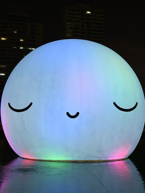 FriendsWithYou inaugura instalação gigante em Seul