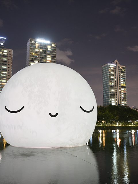 FriendsWithYou inaugura instalação gigante em Seul