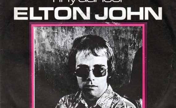 Elton John lança clipe de Tiny Dancer 45 anos depois