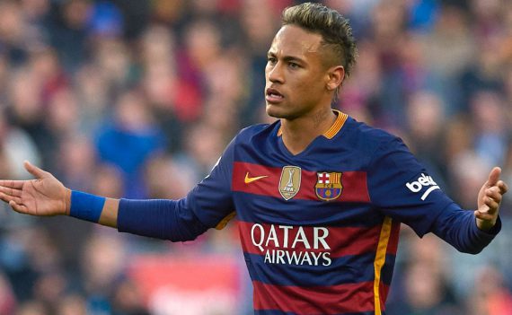 Neymar arremata sneaker de Kaws