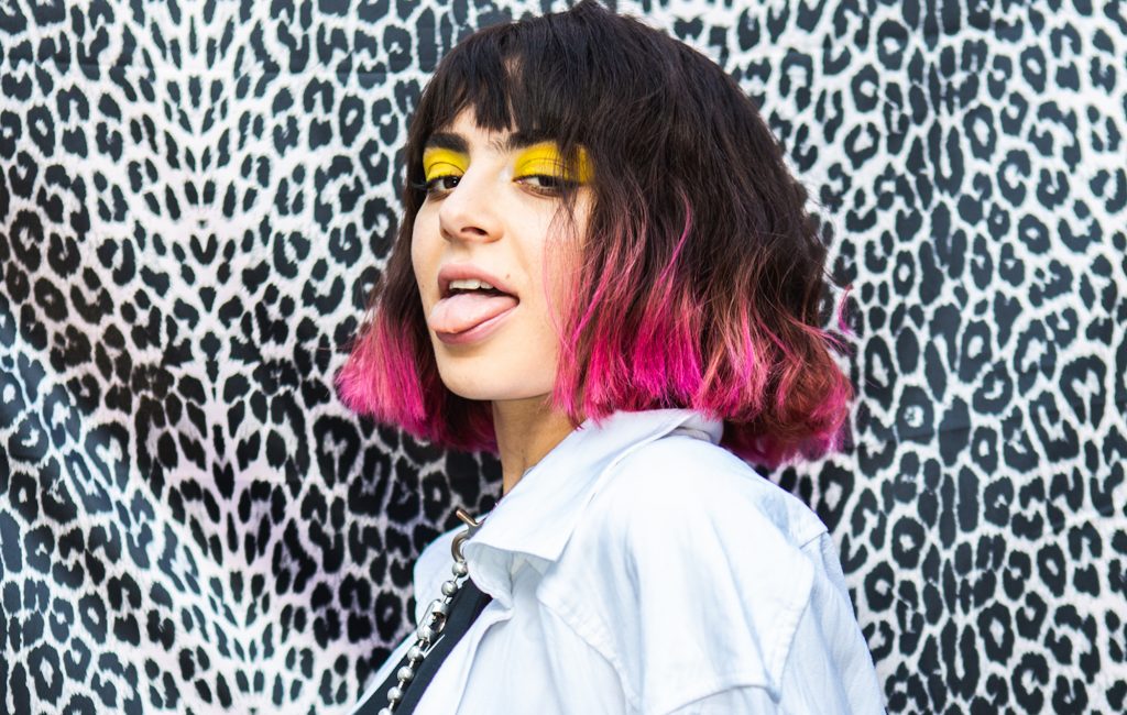 Netflix produz seriado doc de Charli XCX