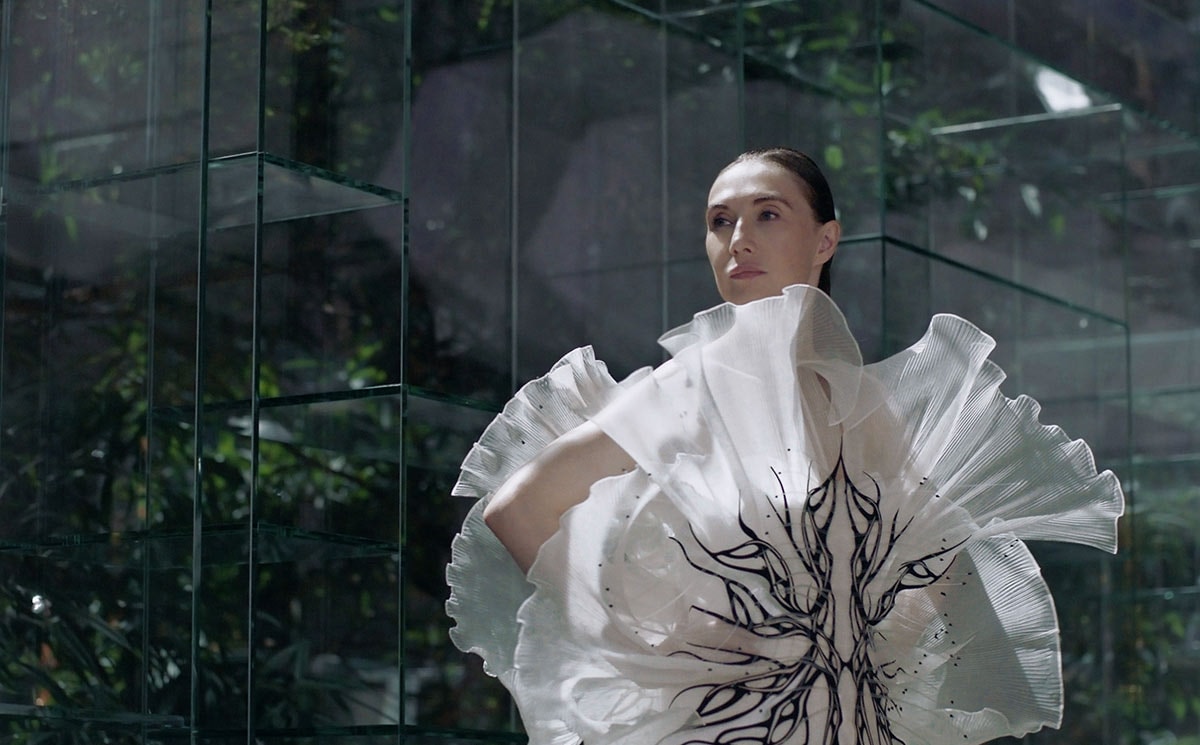 Iris Van Herpen recruta atriz de Game Of Thrones 