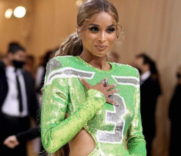 Peter Dundas vestiu Megan Fox, Anitta e outras maravilhosas