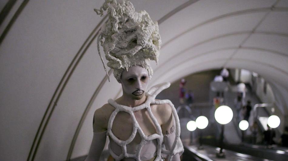 Queendom mostra a jornada da performática Gena Marvin