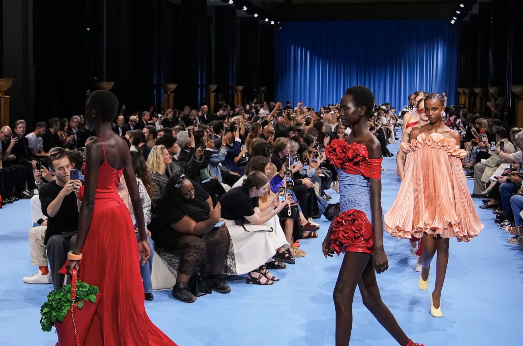 Balmain mostra coleção belíssima depois de roubo a dias da estreia