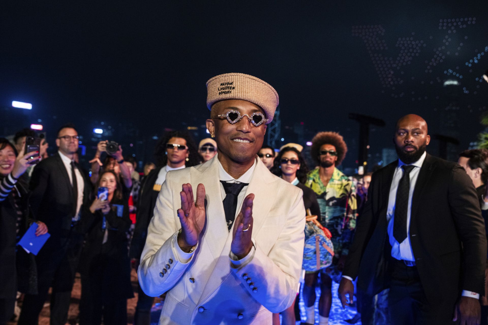 Pharrell Williams leva coleção homem Louis Vuitton 2024 para Hong Kong