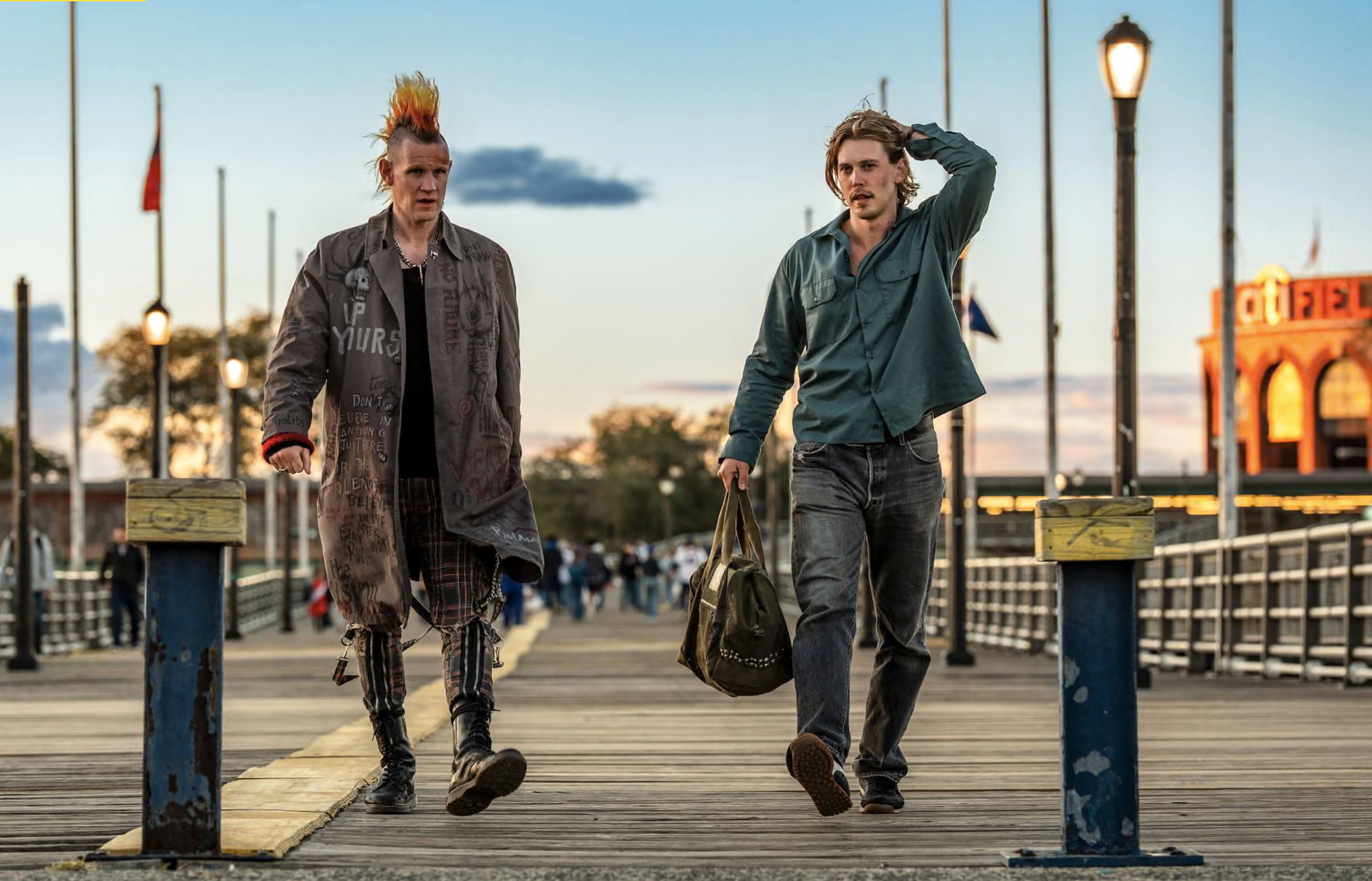 Ladrões trás Austin Butler e Zöe Kravitz em saga punk na N.York dos anos 90