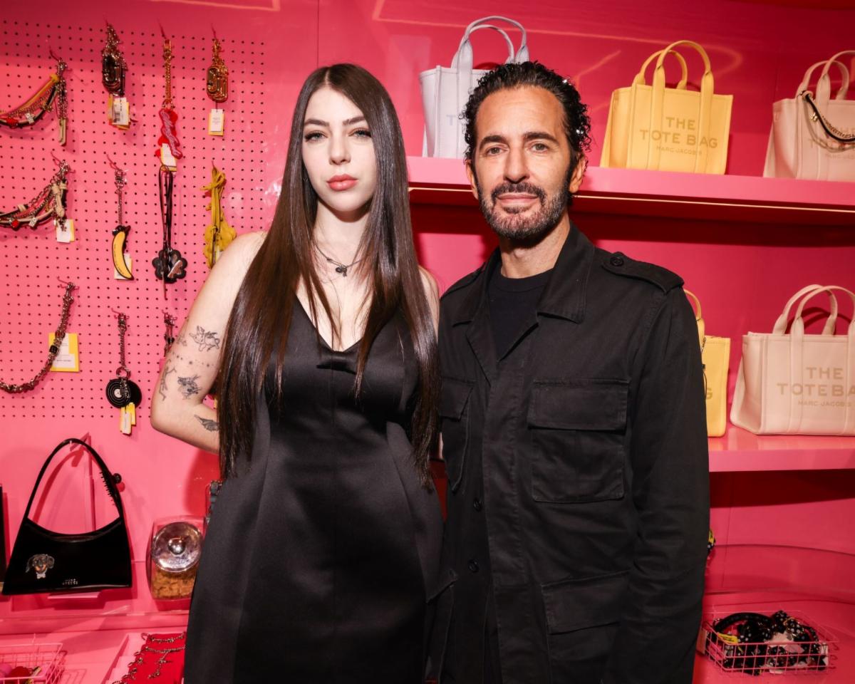 Marc Jacobs customiza modelo da guitarra icônica Gibson